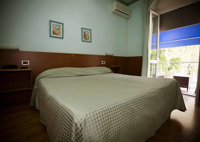 Hotel Daisy 3*