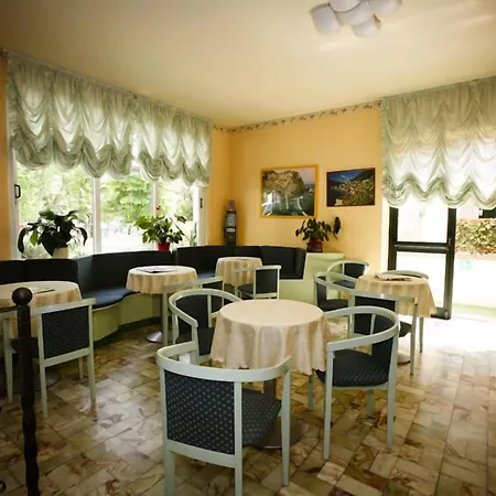 Daisy Hotel