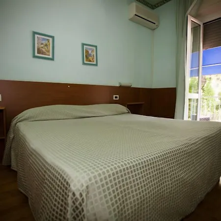 Hotel Daisy 3*