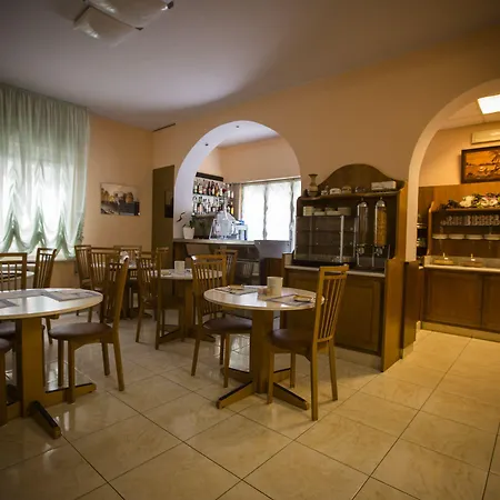 Daisy Hotel