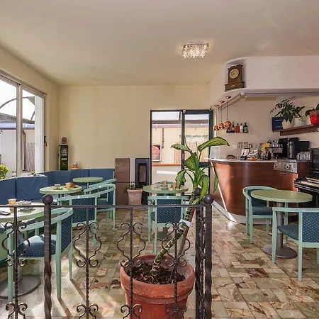 Hotel Daisy 3*