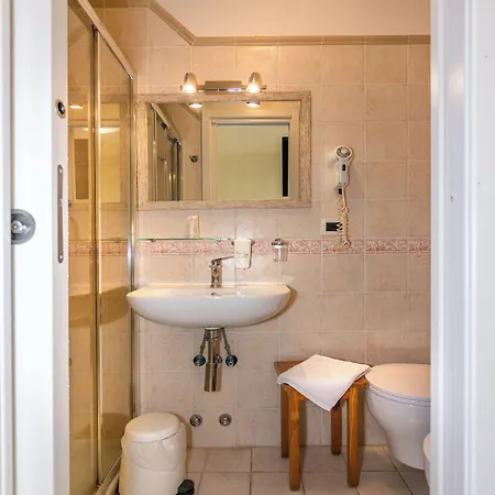 Hotel Daisy 3*